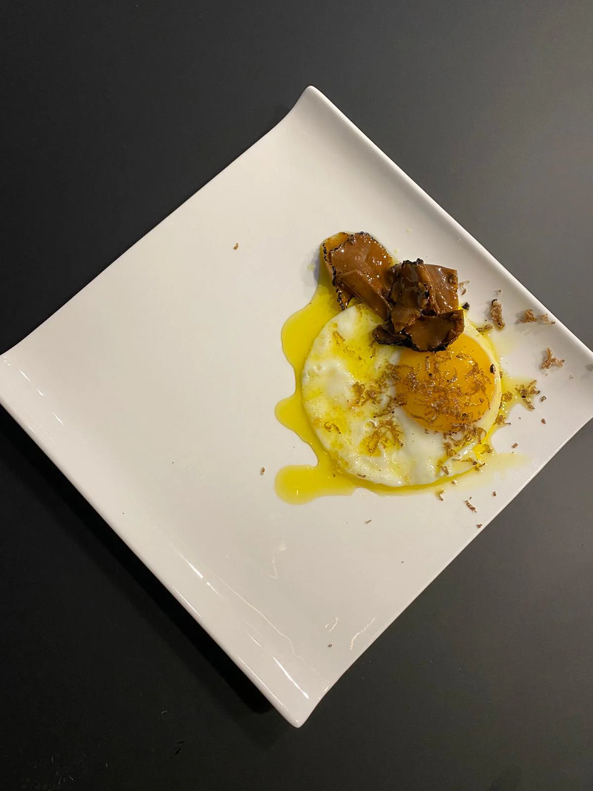 Fried eggs with Black truffles slices Recipe – Timperio